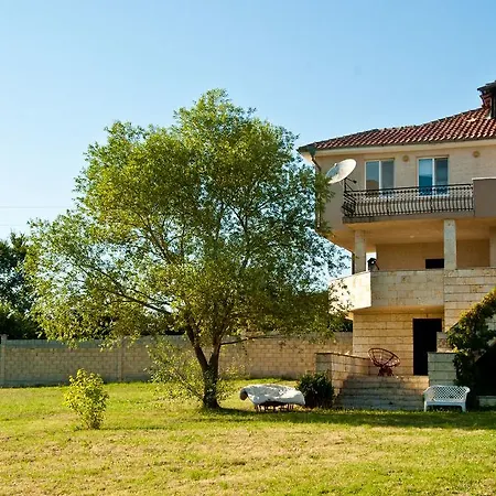 Farmstay In *